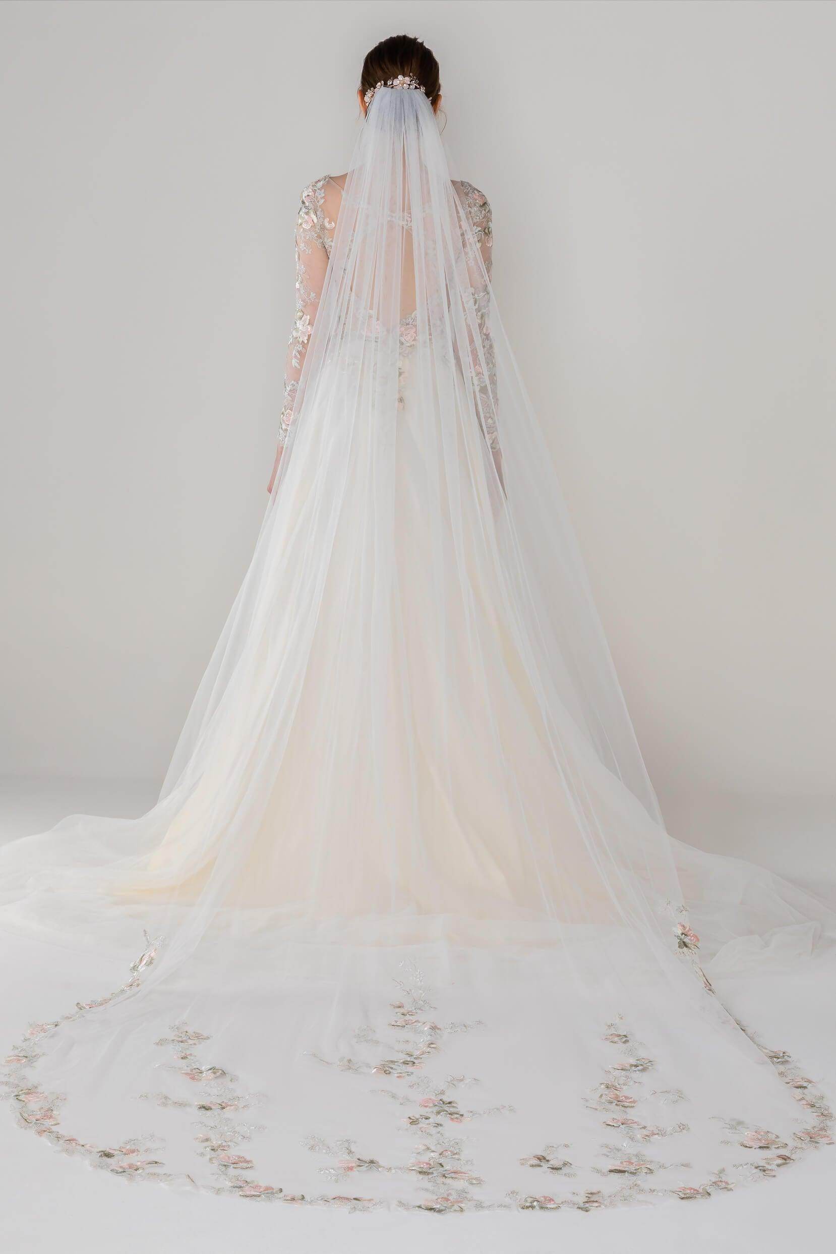 One-tier Lace Edge Tulle Chapel Veils with Appliques CV0291 - COCOMELODY